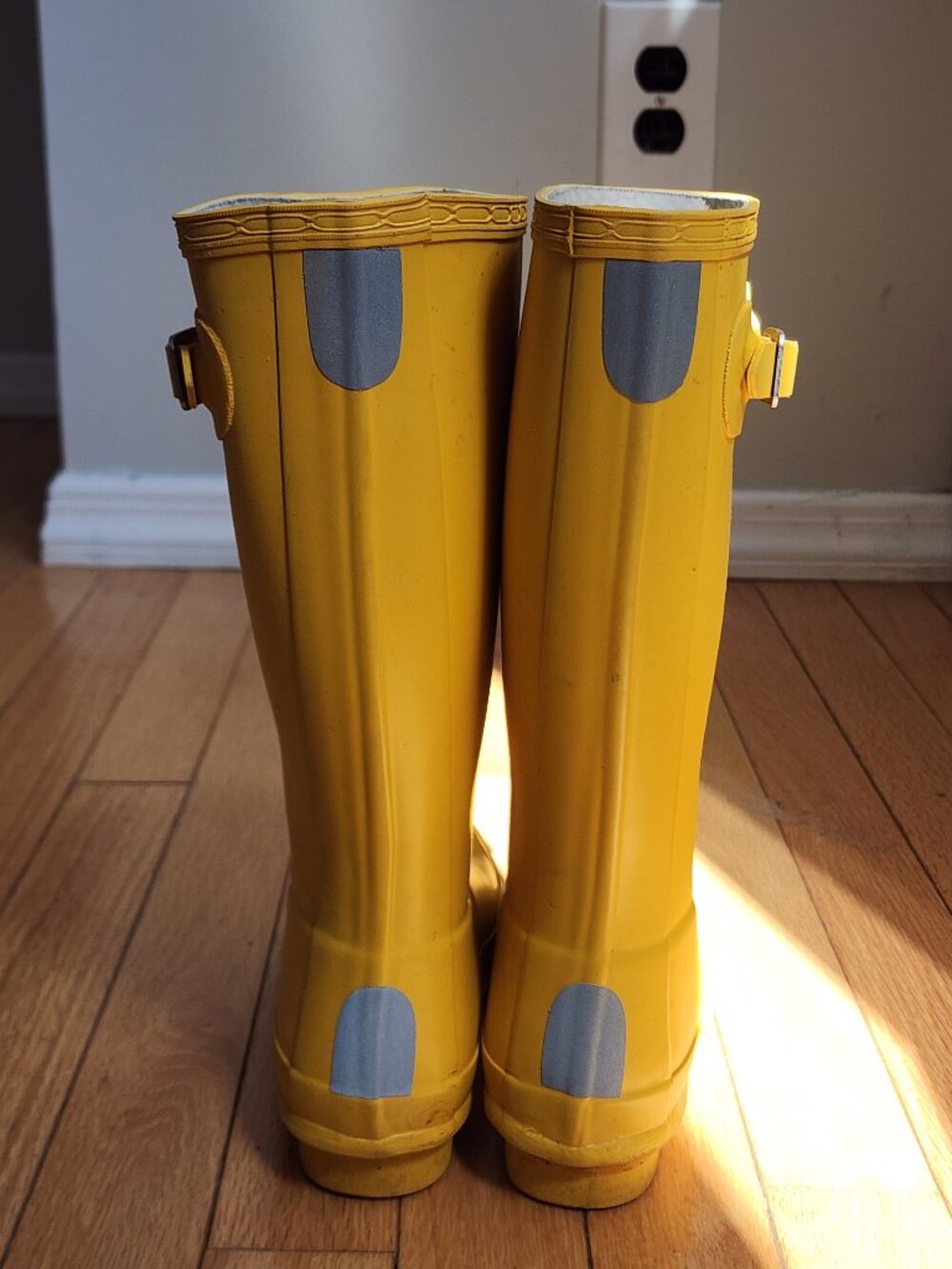 Hunter Yellow Boots - Picture 2 of 4